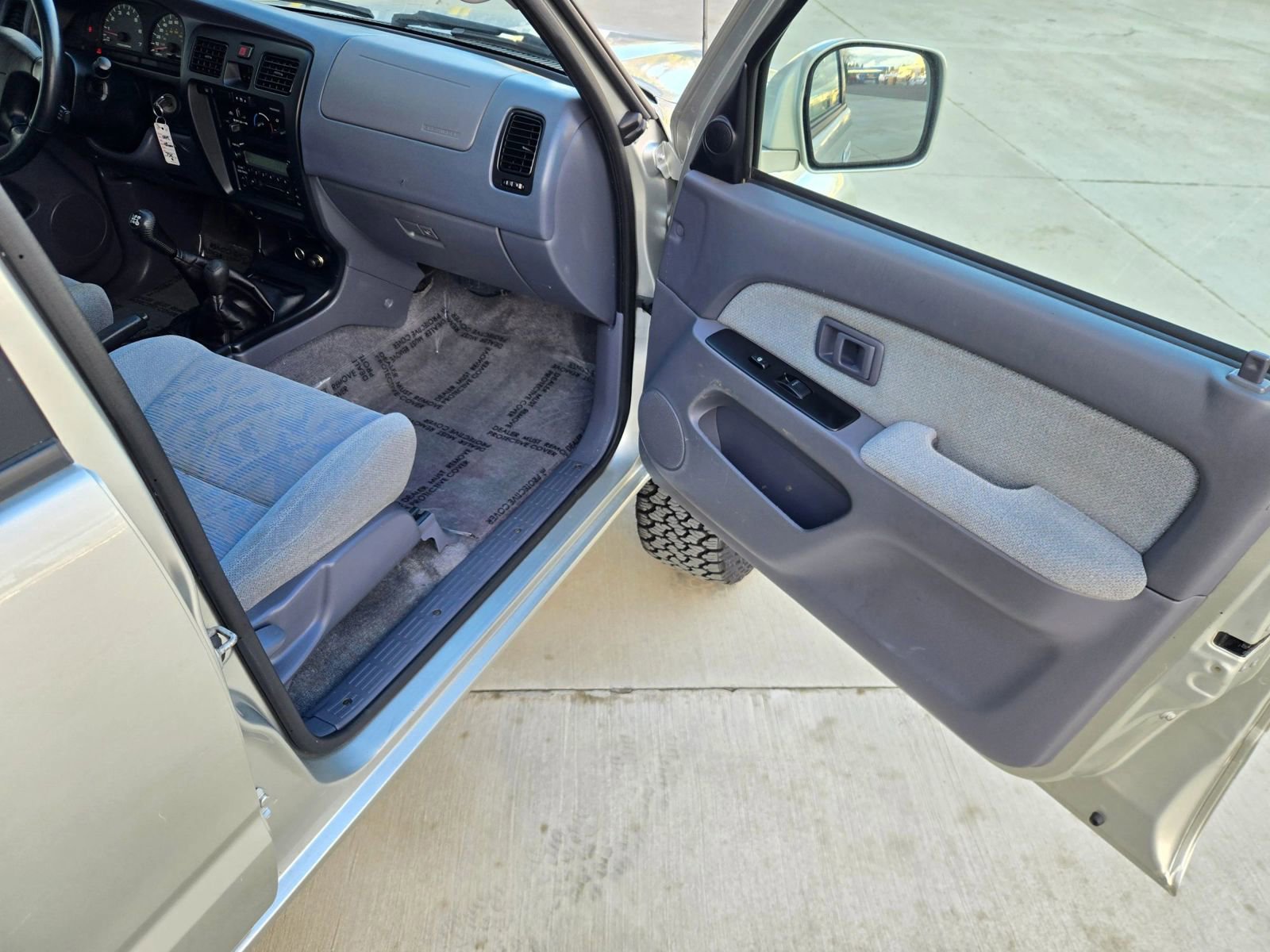 Used 2000 Toyota 4Runner SR5 image 20