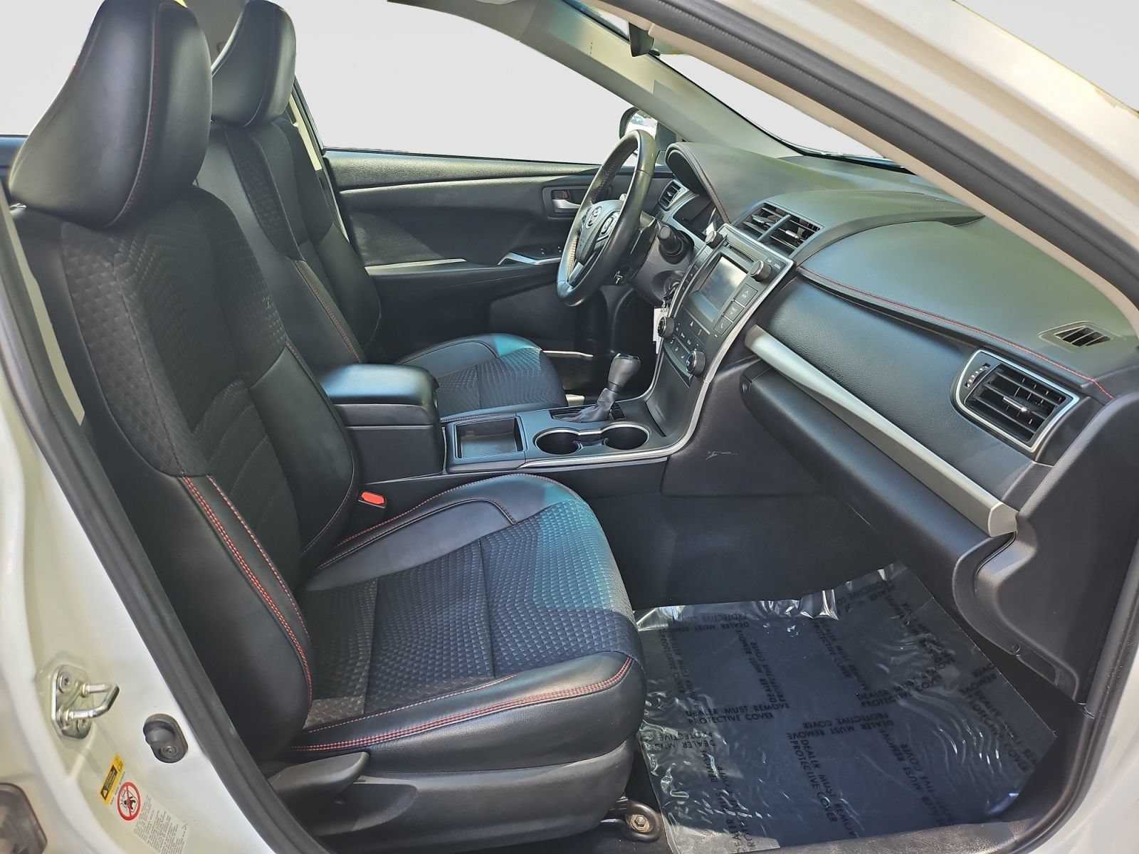 Used 2015 Toyota Camry SE FWD image 14