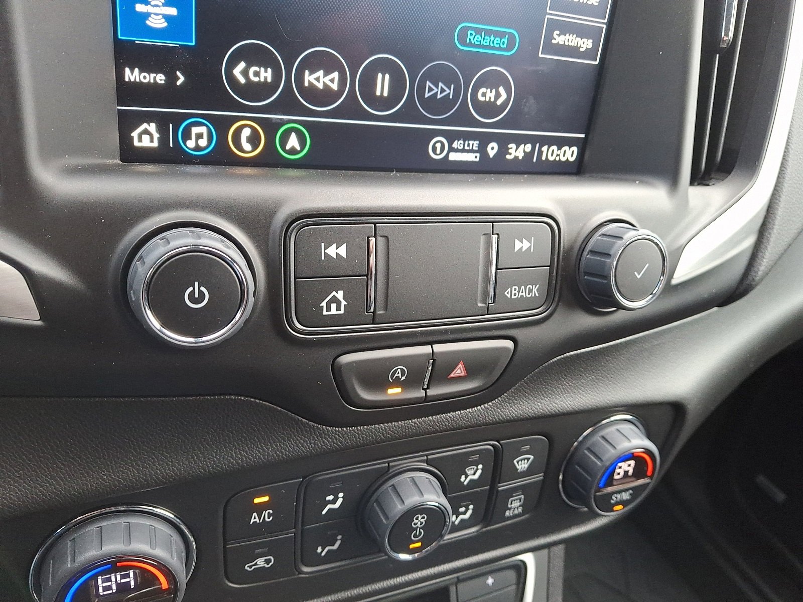 Used 2024 GMC Terrain SLT w/ Infotainment Package II image 16