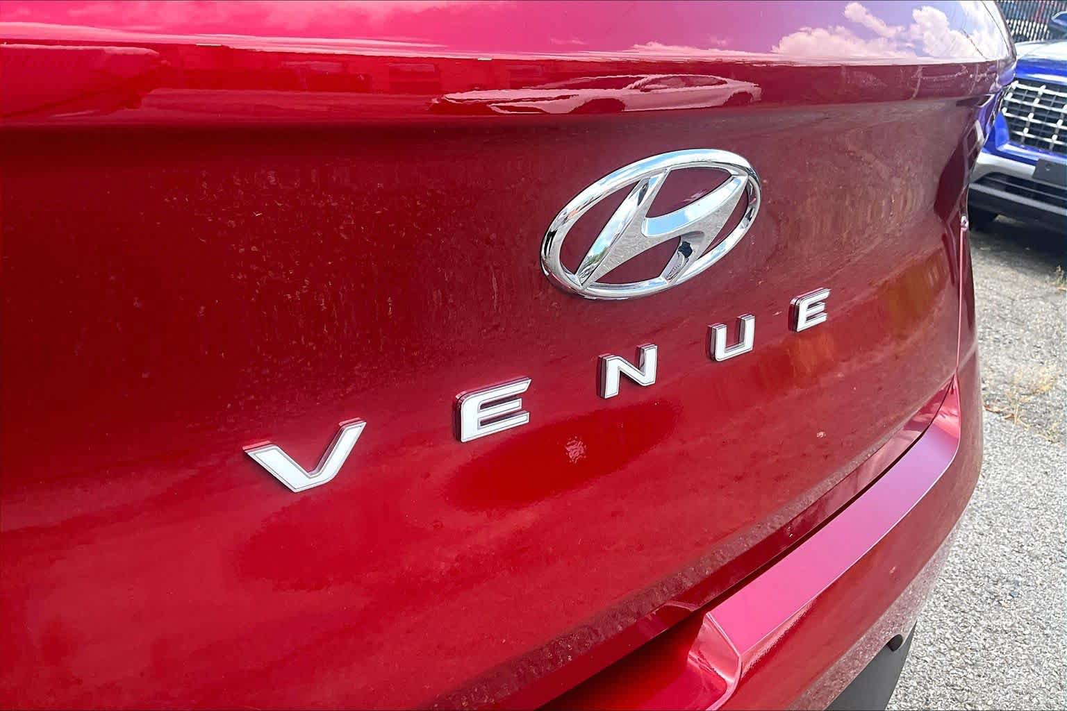 Used 2025 Hyundai Venue SE FWD image 10