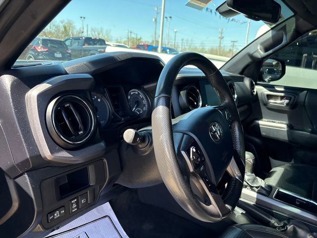 Used 2018 Toyota Tacoma TRD Off-Road w/ TRD Premium Off Road Package image 9