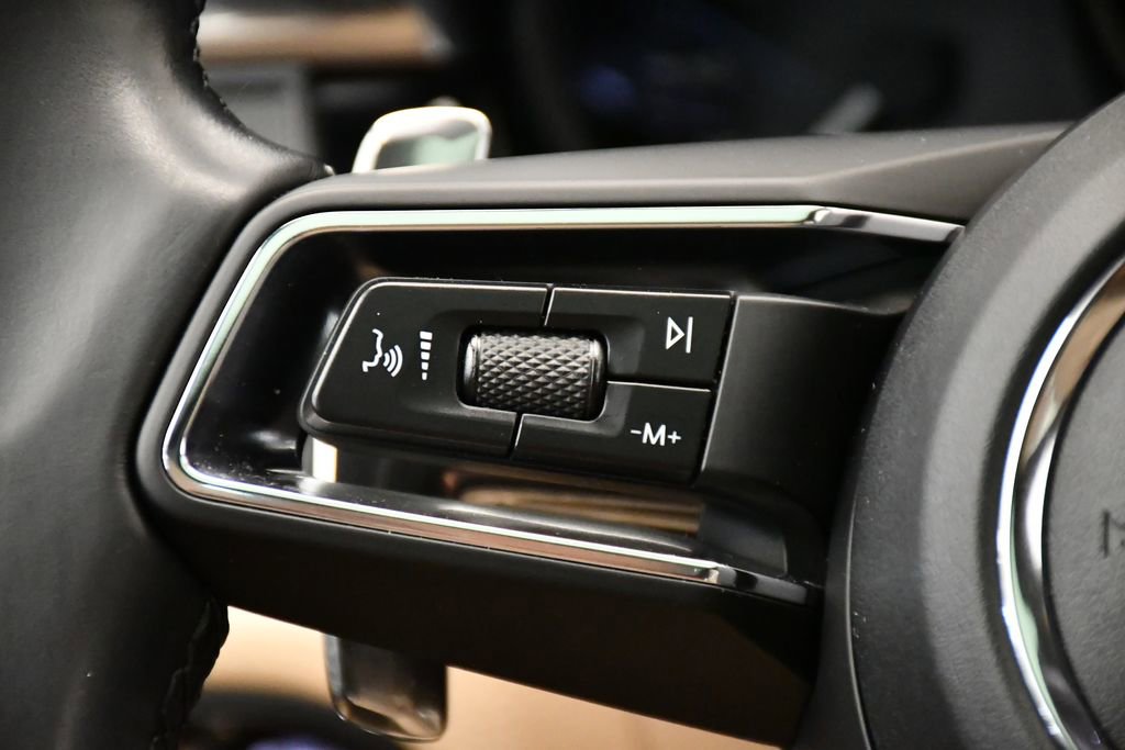 Certified 2023 Porsche Macan Turbo image 28