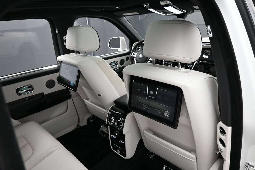 Certified 2022 Rolls-Royce Cullinan w/ Dark Exterior Package AWD/4WD image 30