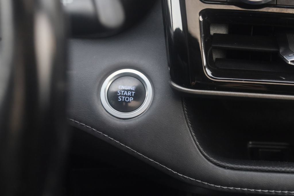 Used 2021 Toyota Highlander XLE AWD/4WD image 8