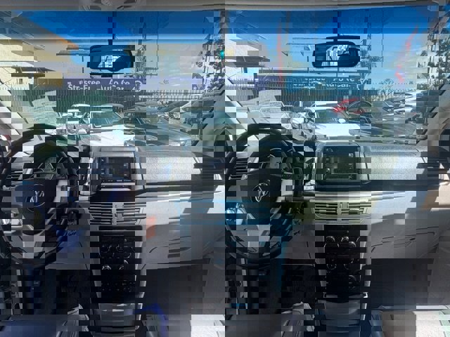 Used 2010 Volkswagen Routan SE image 15