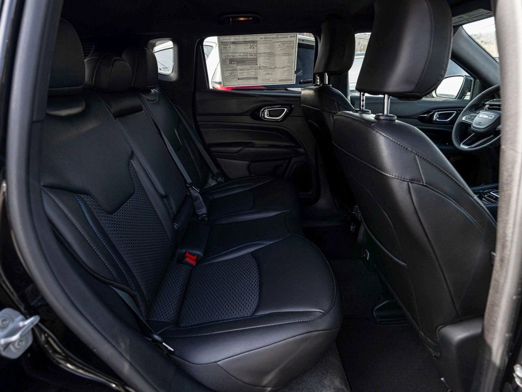 New 2026 Jeep Compass Latitude image 19