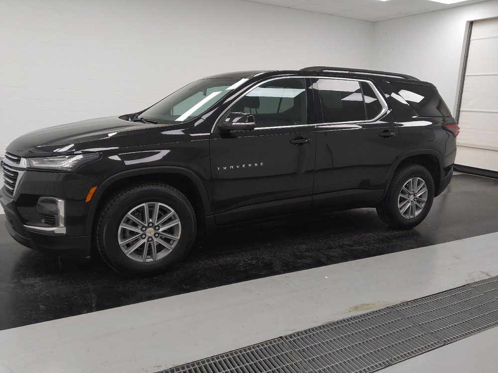 Used 2022 Chevrolet Traverse LT image 2