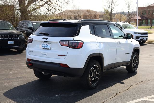 Used 2025 Jeep Compass Trailhawk image 5