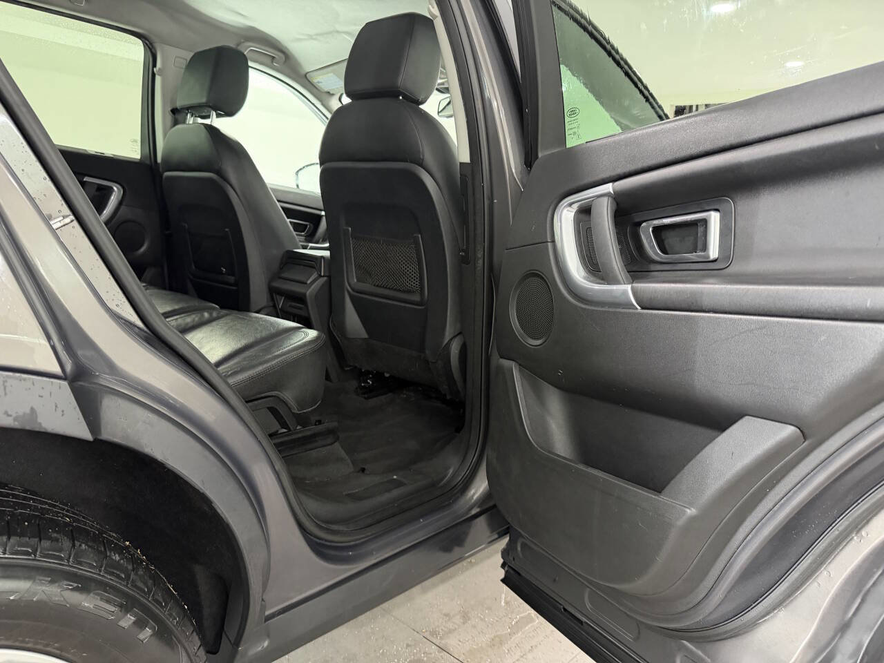 Used 2016 Land Rover Discovery Sport SE AWD/4WD image 27