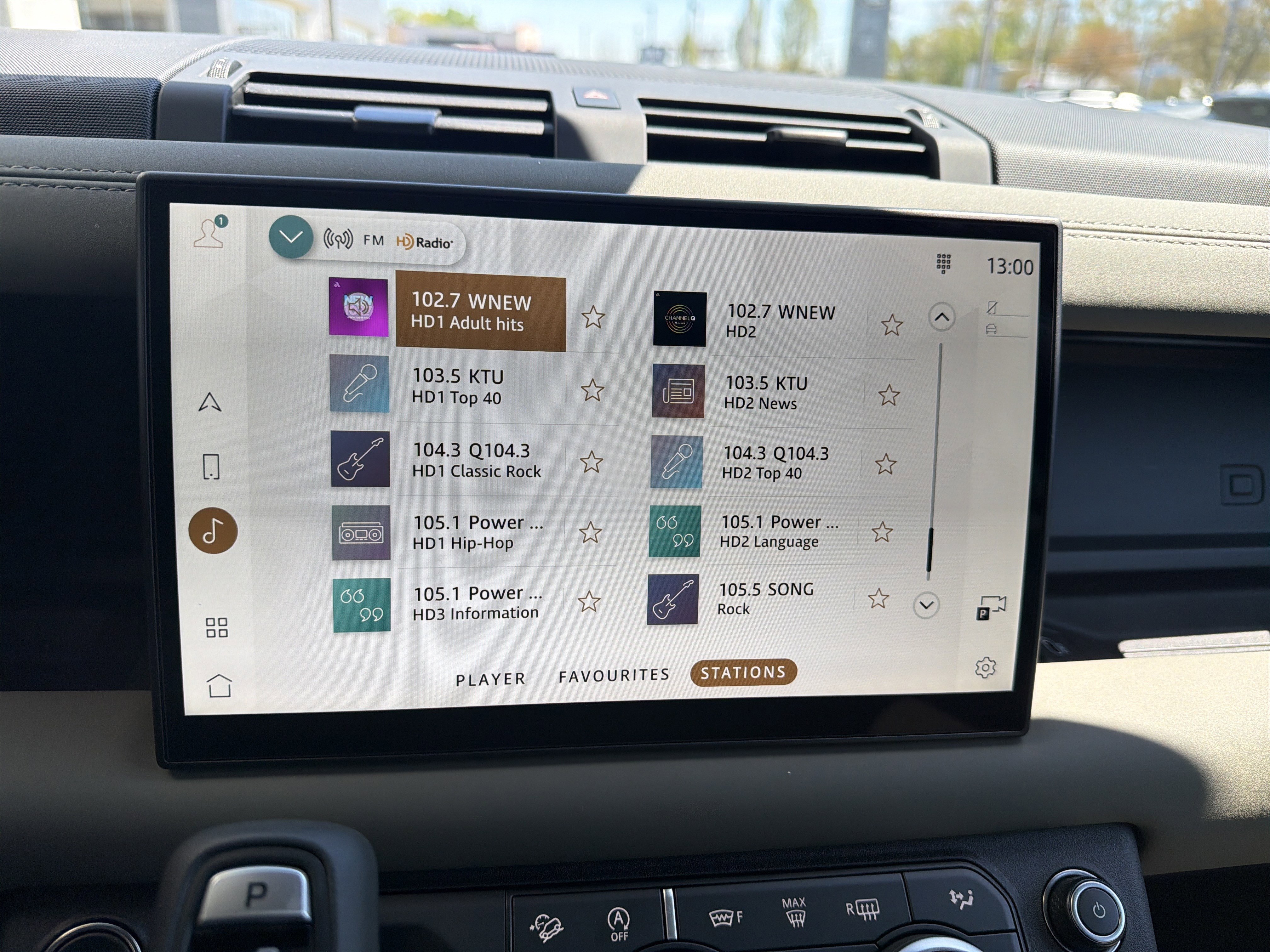 Used 2025 Land Rover Defender 110 X-Dynamic SE image 25