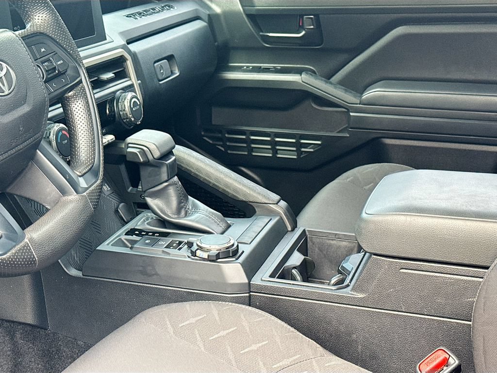 Used 2025 Toyota Tacoma SR AWD/4WD image 11