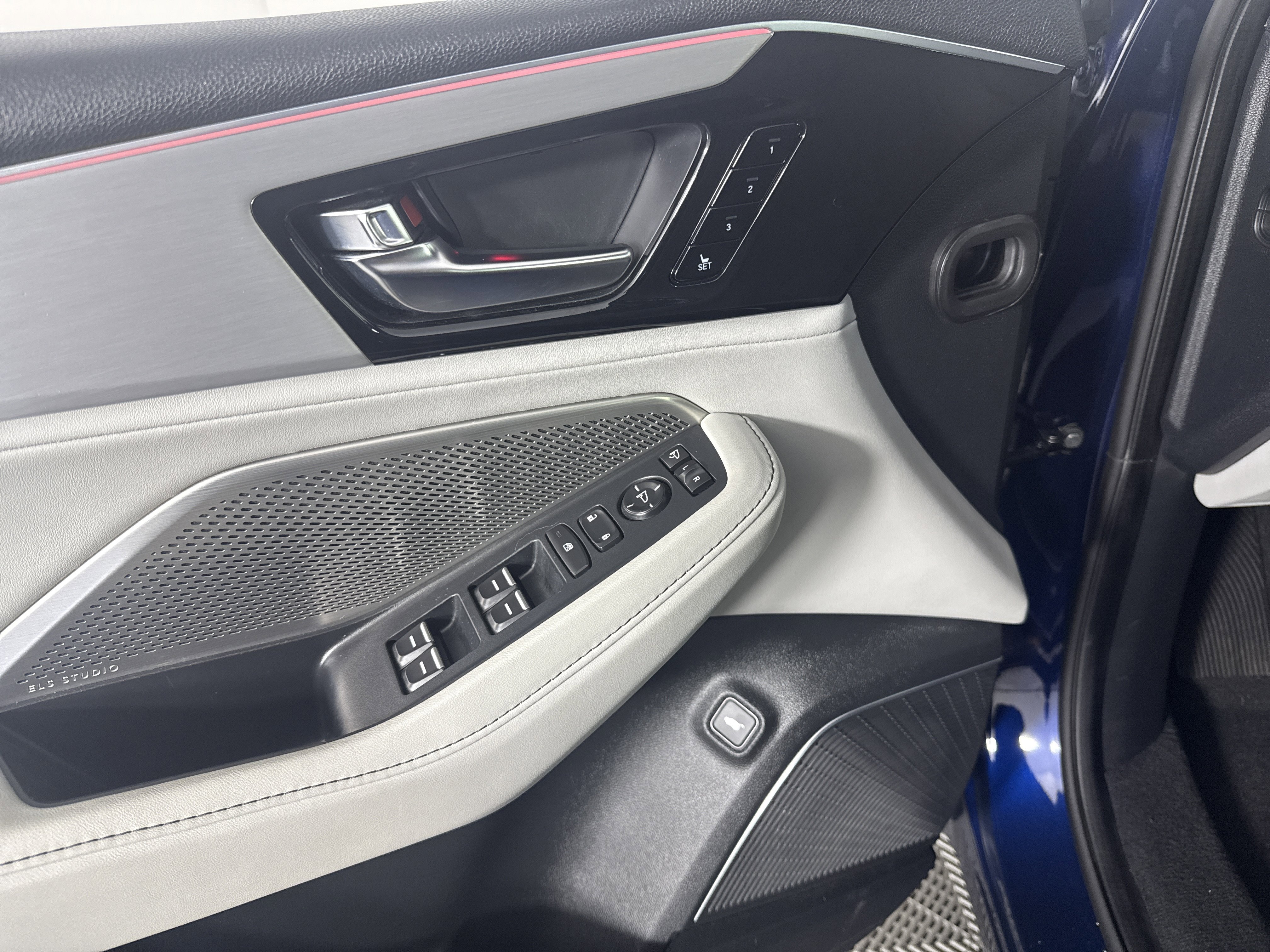 Used 2023 Acura MDX FWD w/ Technology Package image 14