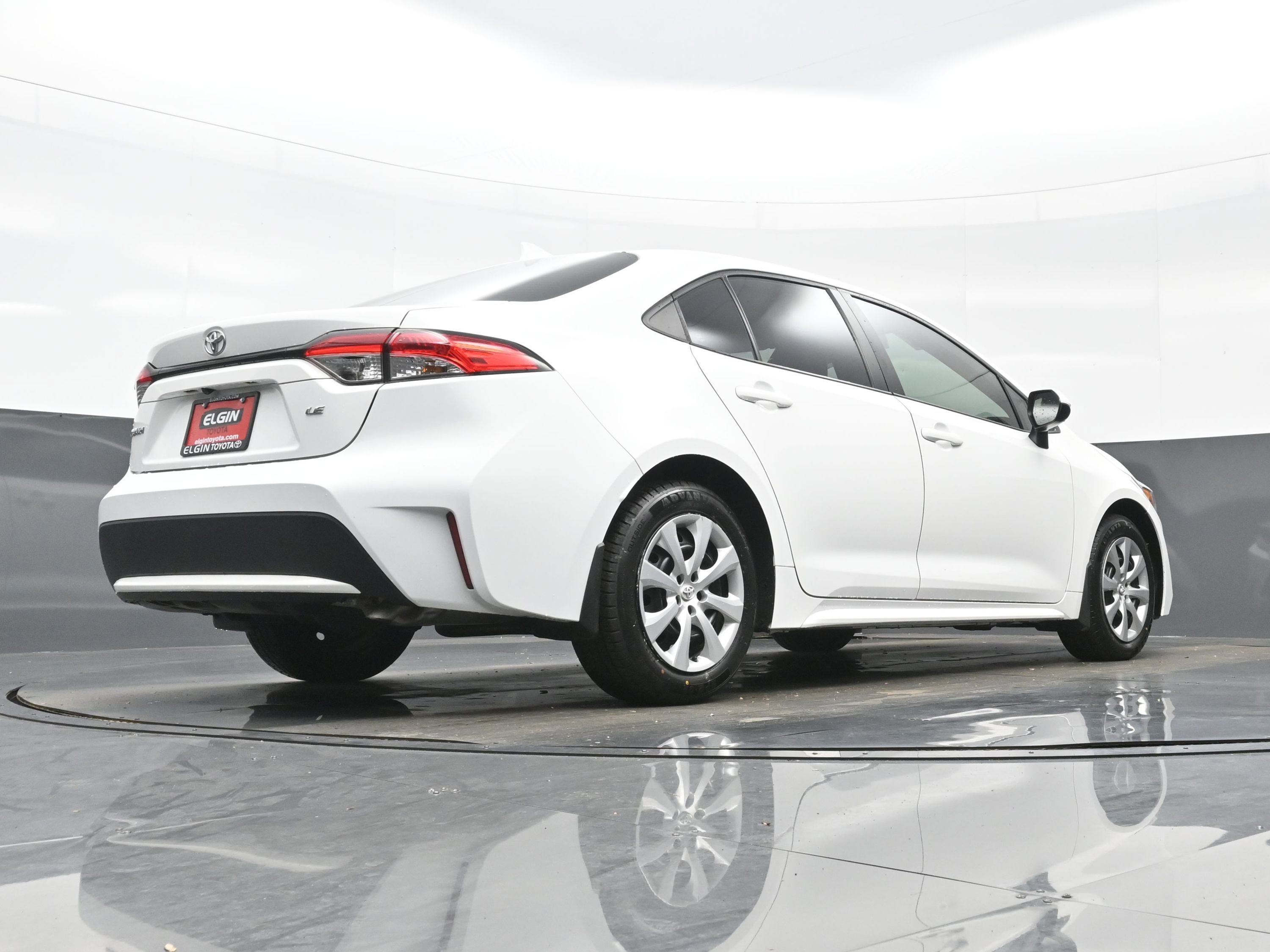 Used 2022 Toyota Corolla LE image 29