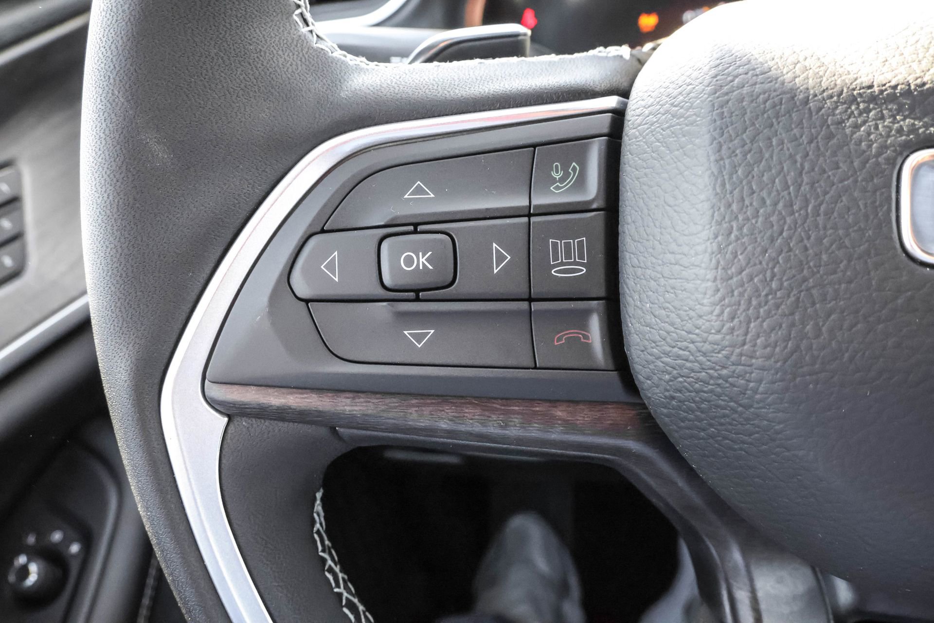 New 2025 Jeep Grand Cherokee Limited image 23