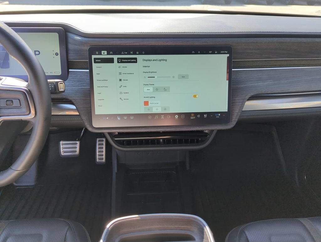 Used 2024 Rivian R1S Adventure Dual AWD/4WD image 23