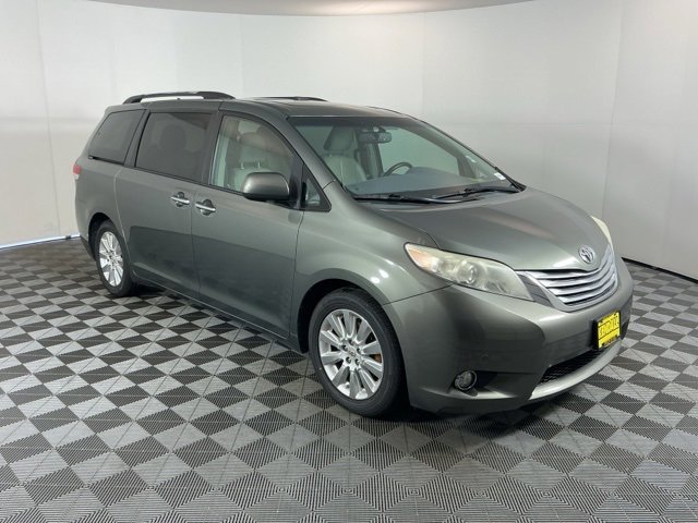 Used 2011 Toyota Sienna Limited image 3
