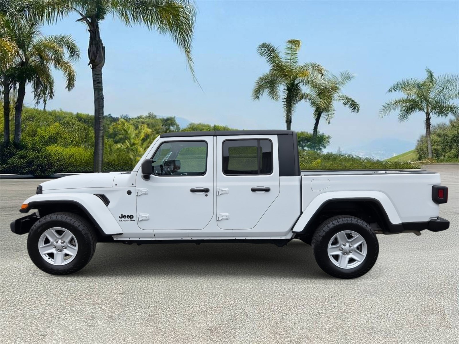 Used 2022 Jeep Gladiator Sport AWD/4WD image 2