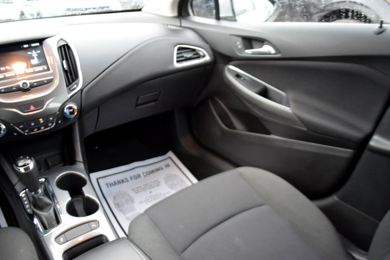 Used 2018 Chevrolet Cruze LT w/ Convenience Package image 13