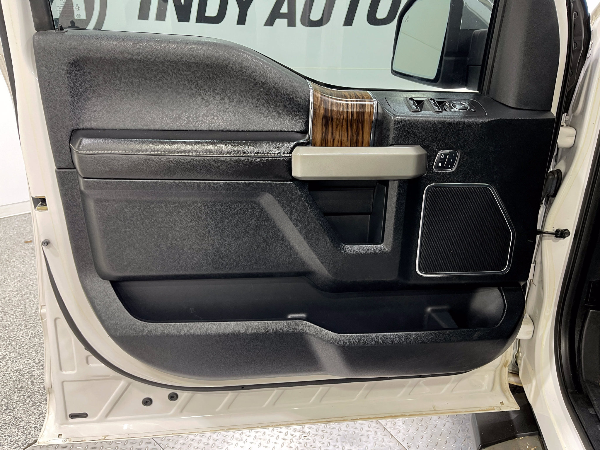 Used 2018 Ford F150 Lariat w/ Equipment Group 502A Luxury AWD/4WD image 15