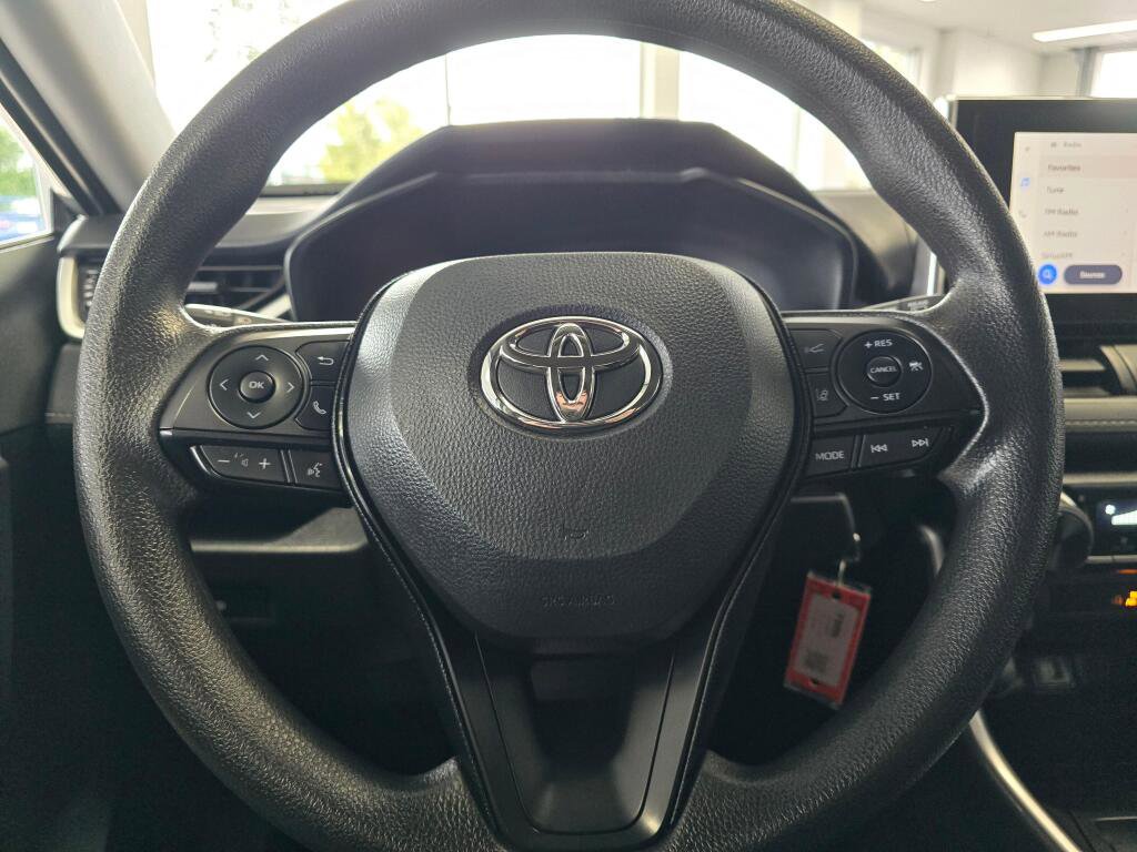 Used 2025 Toyota RAV4 LE image 25