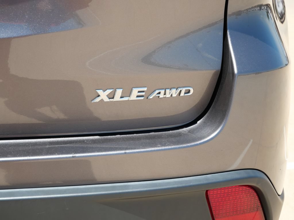 Used 2016 Toyota Highlander XLE AWD/4WD image 10