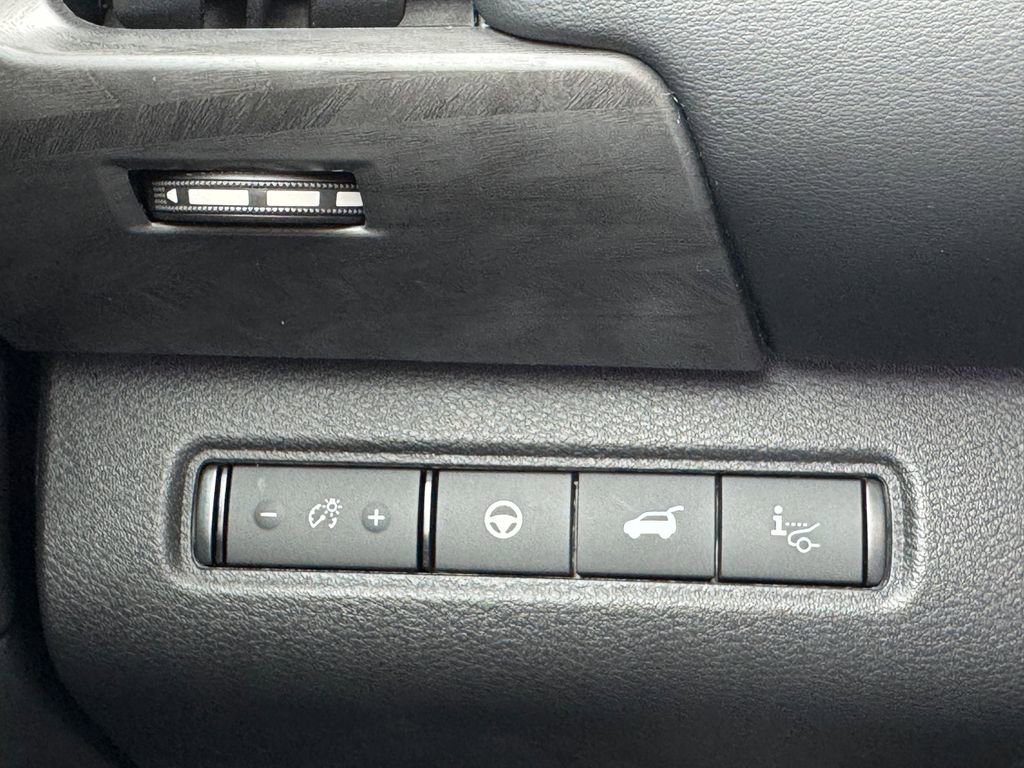 New 2026 Nissan Pathfinder Platinum AWD/4WD image 23