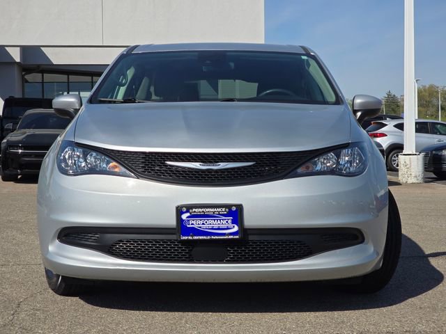 Used 2023 Chrysler Voyager LX FWD image 3