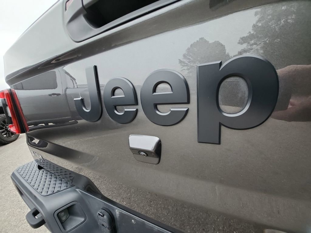Used 2024 Jeep Gladiator Willys image 34