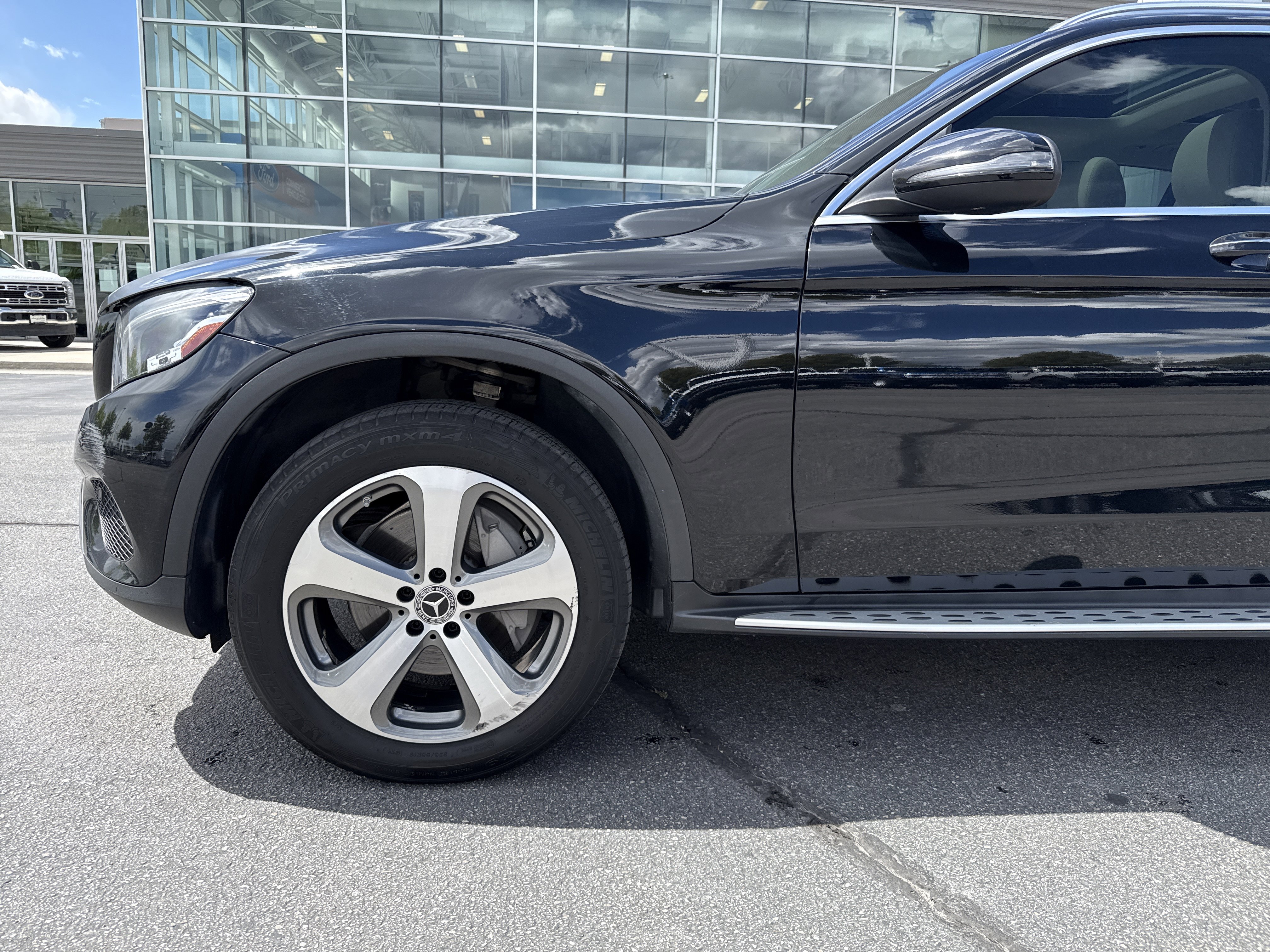 Used 2019 Mercedes-Benz GLC 300 4MATIC image 9