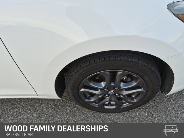 Used 2019 Toyota Yaris L image 24