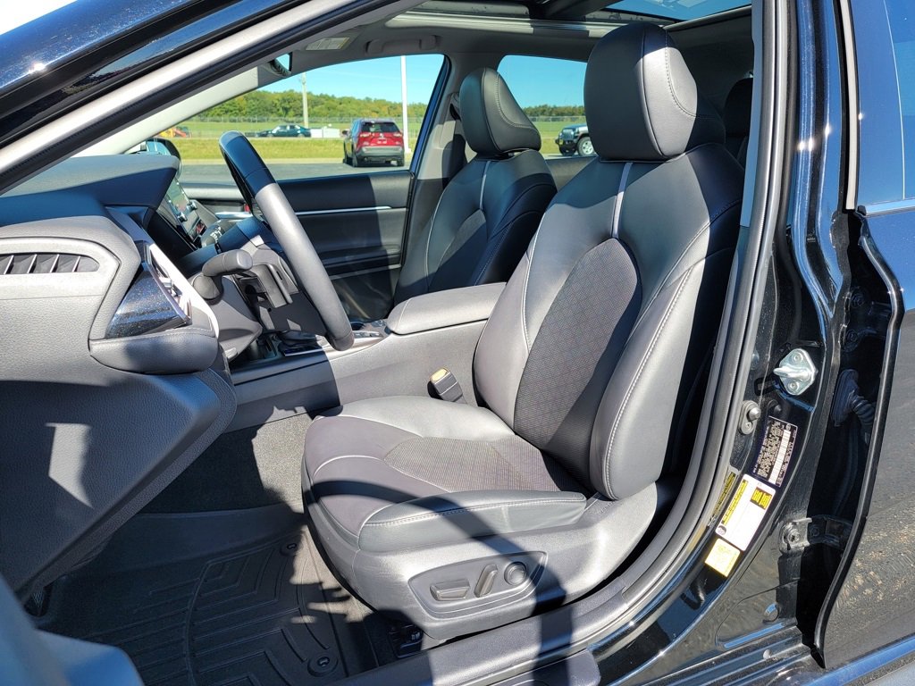 Used 2023 Toyota Camry XSE image 24