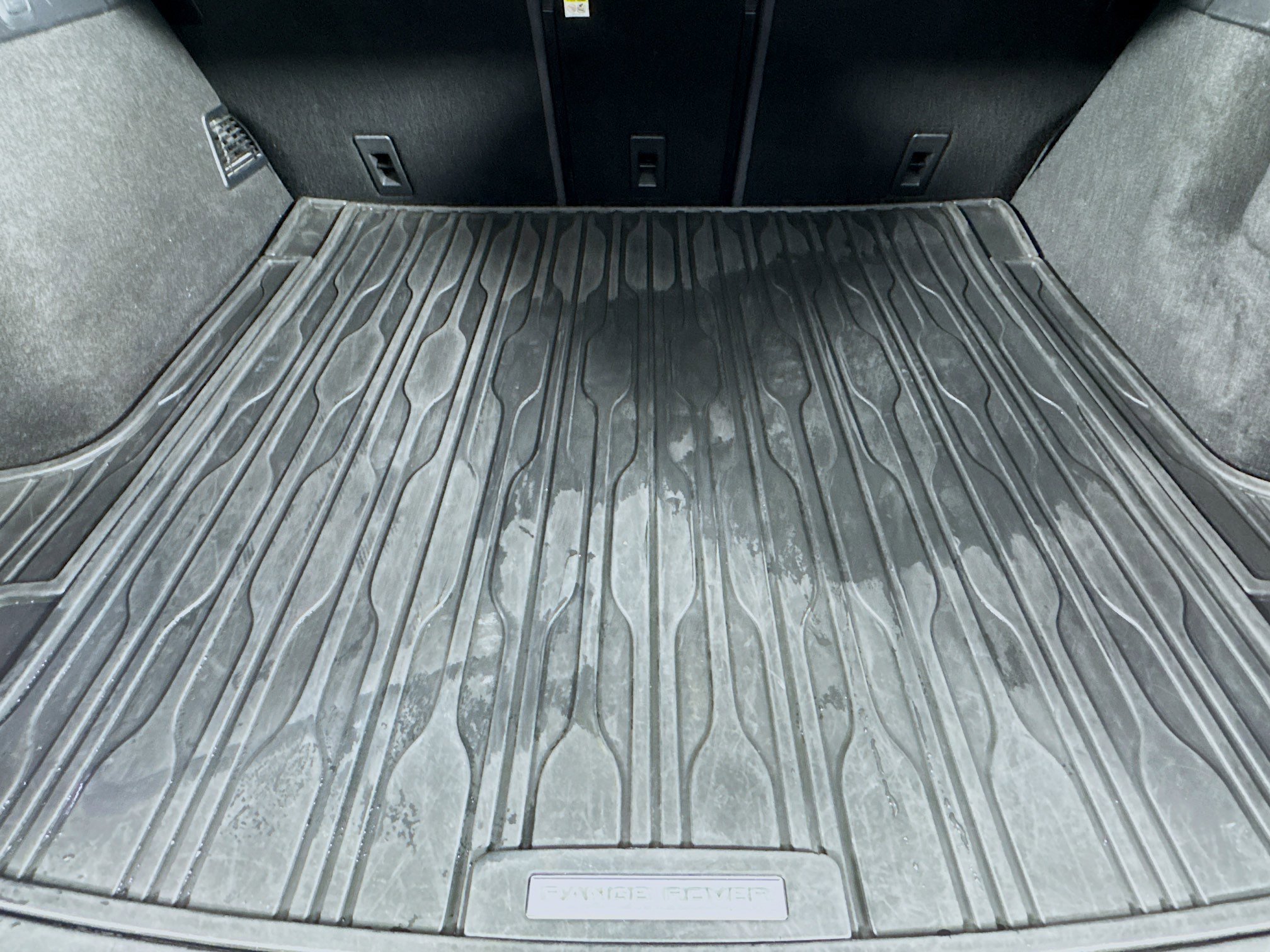 Used 2018 Land Rover Range Rover Velar R-Dynamic SE image 34