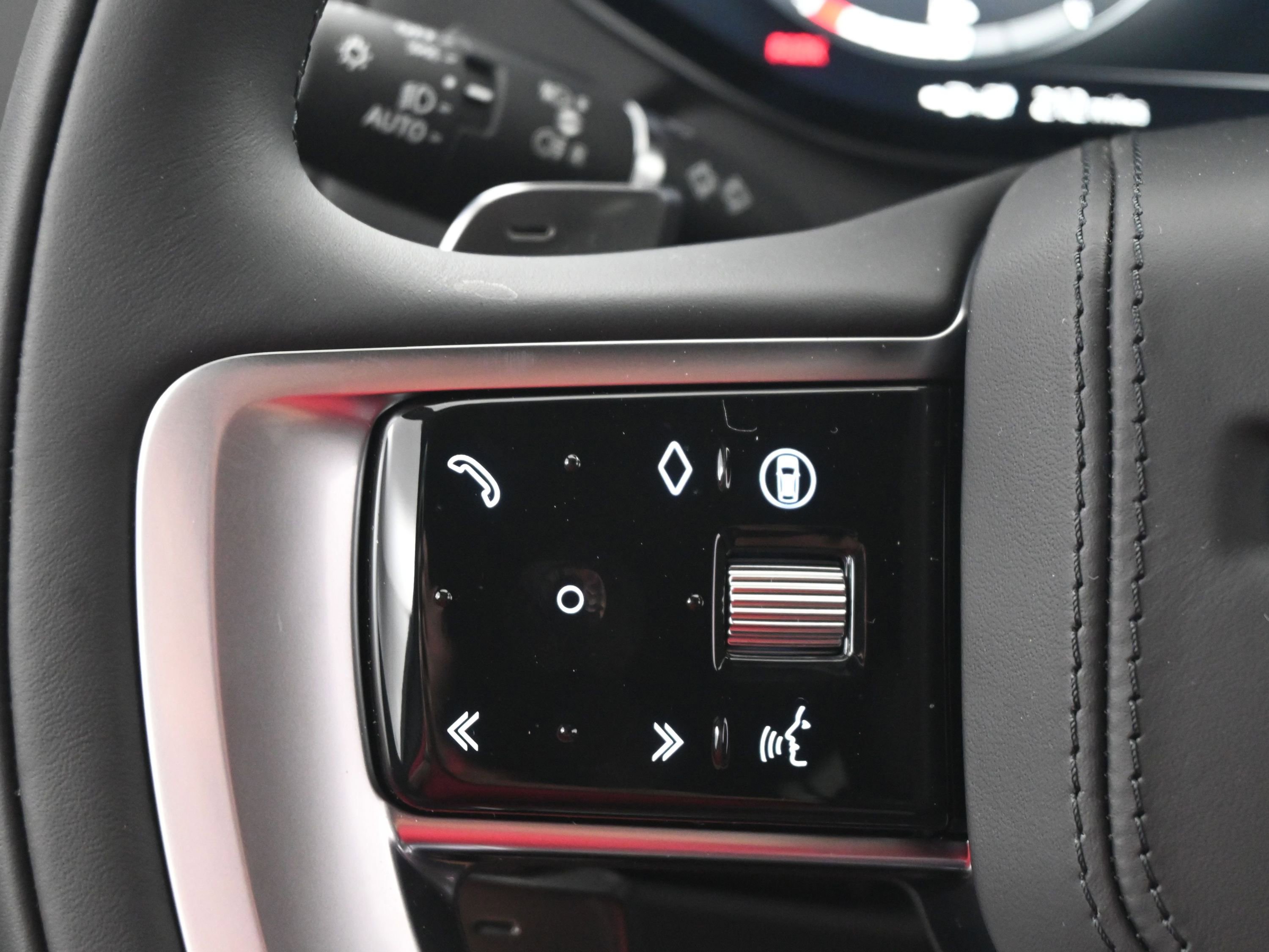 New 2025 Land Rover Range Rover SE image 17