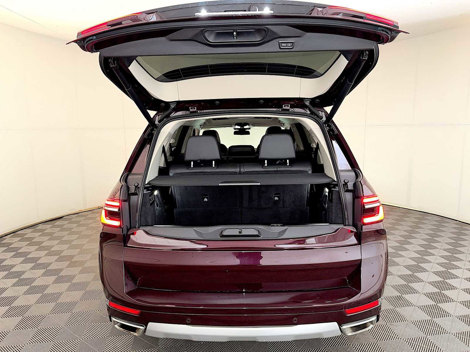 Certified 2024 BMW X7 xDrive40i w/ Premium Package image 23