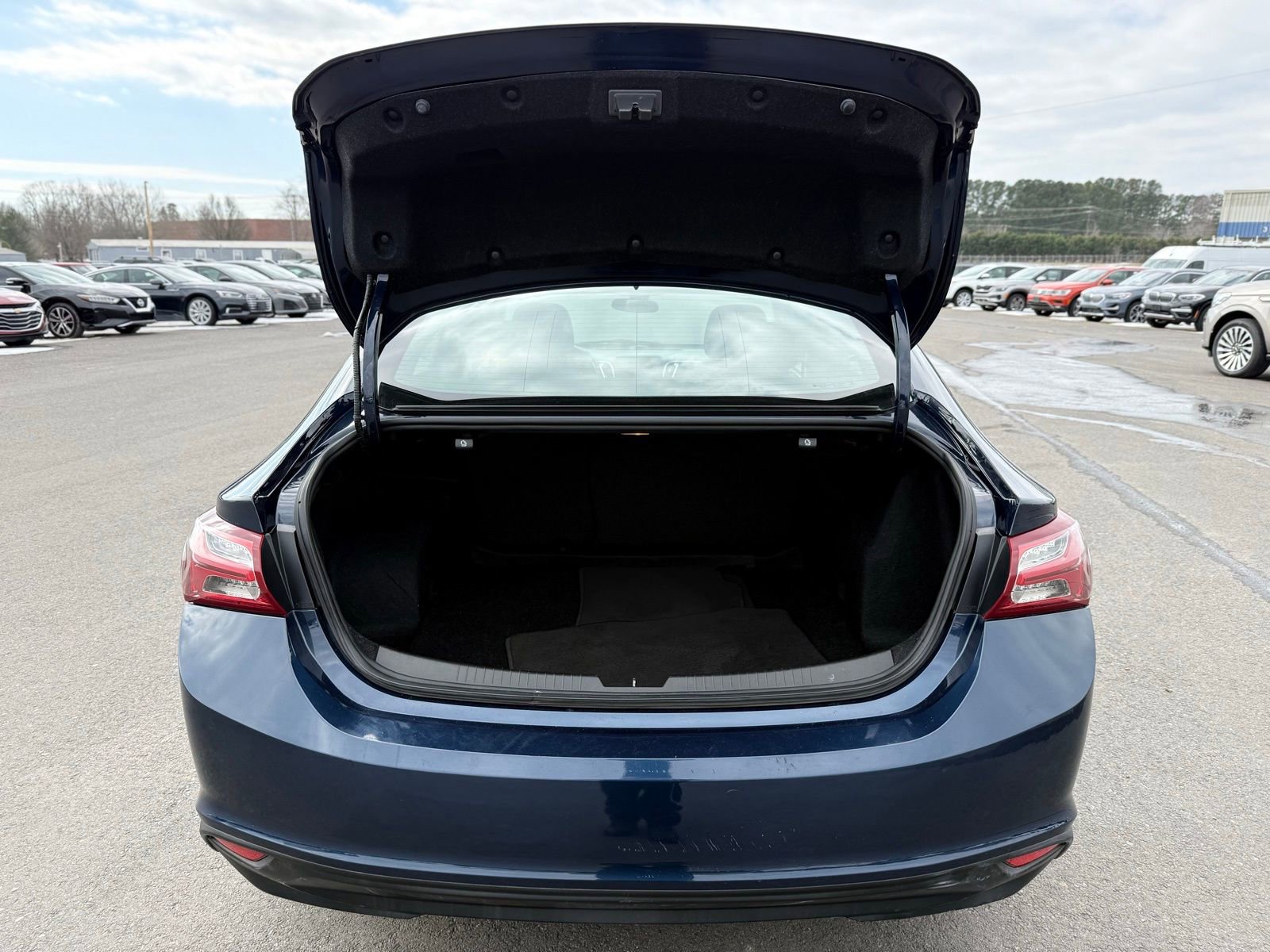 Used 2021 Chevrolet Malibu LT image 40