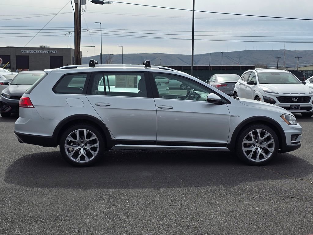 Used 2017 Volkswagen Golf Alltrack SEL image 6