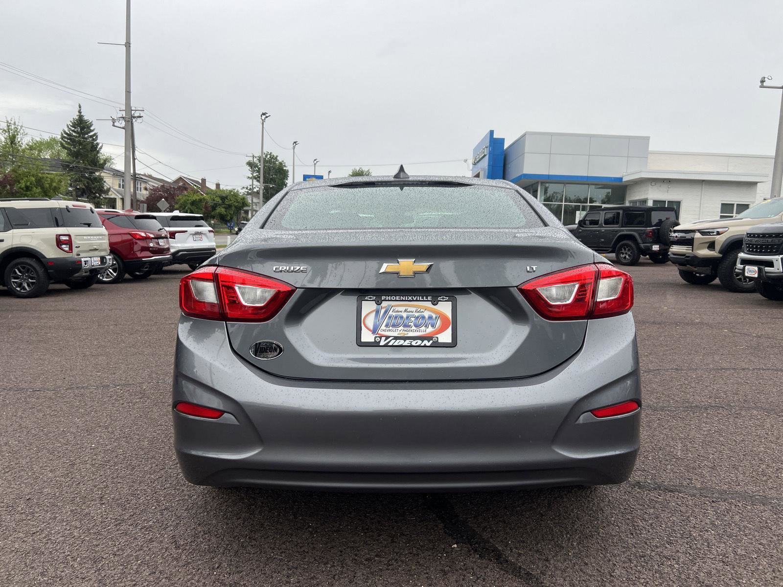 Used 2018 Chevrolet Cruze LT w/ Convenience Package FWD image 6
