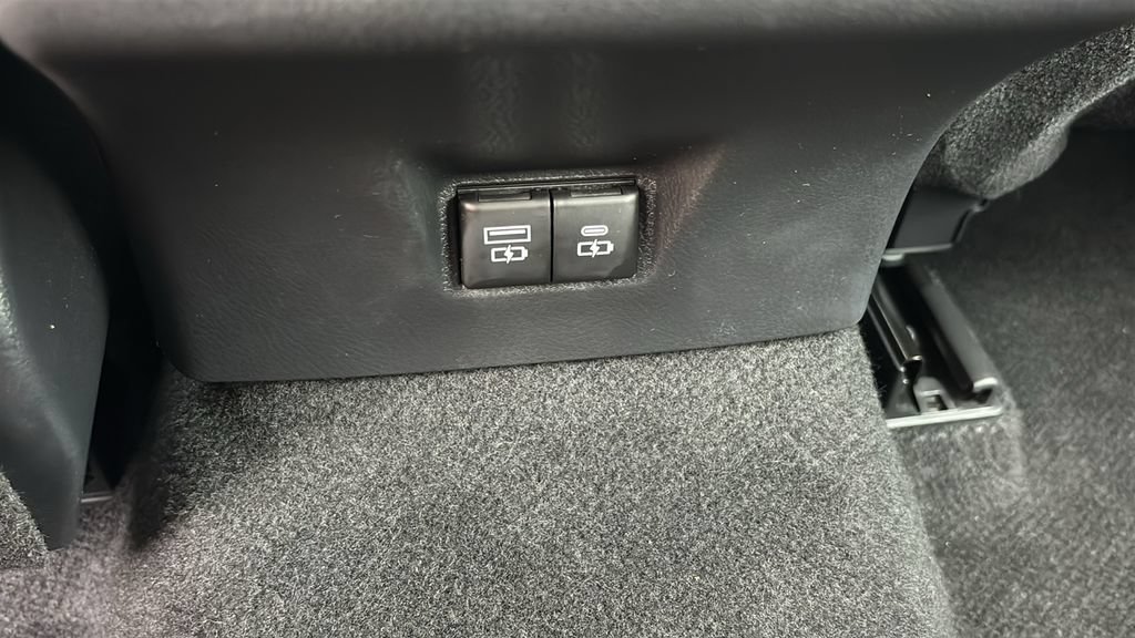 Used 2025 Toyota Camry SE FWD image 8
