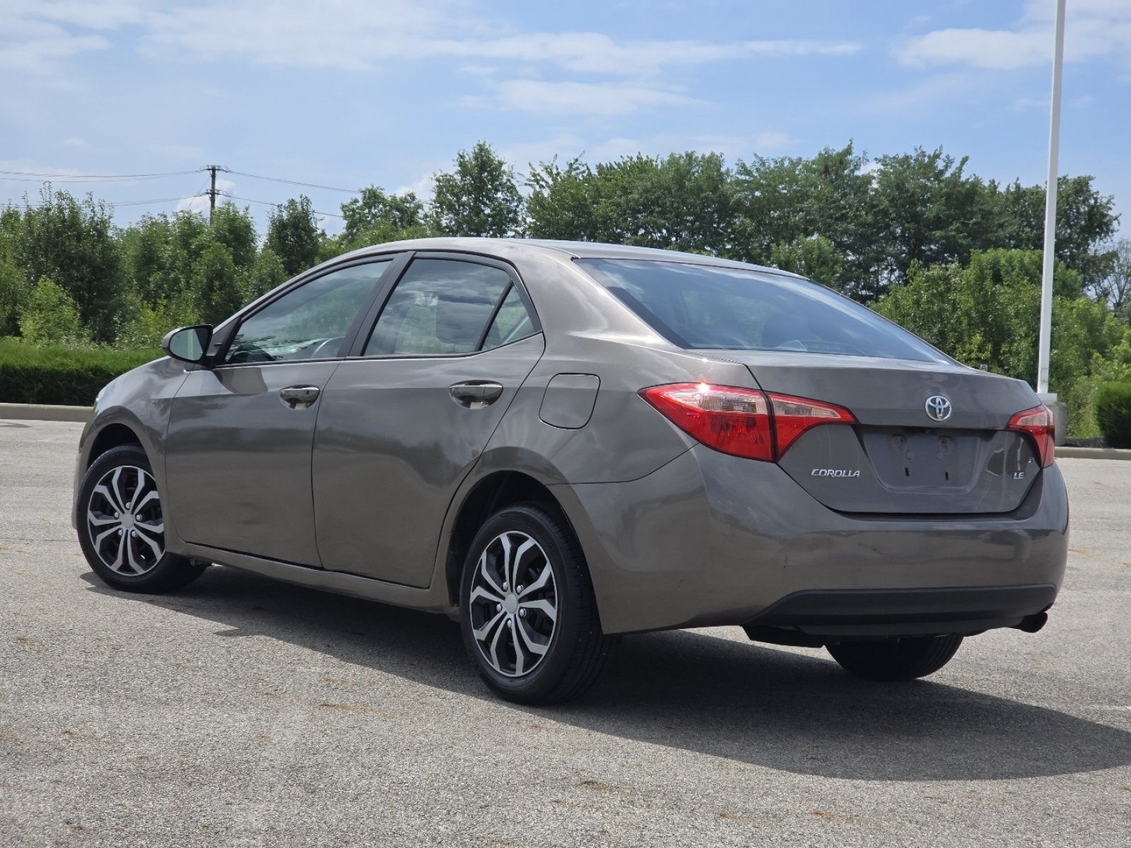 Used 2017 Toyota Corolla LE w/ Carpet Mat Package (TMS) FWD image 15
