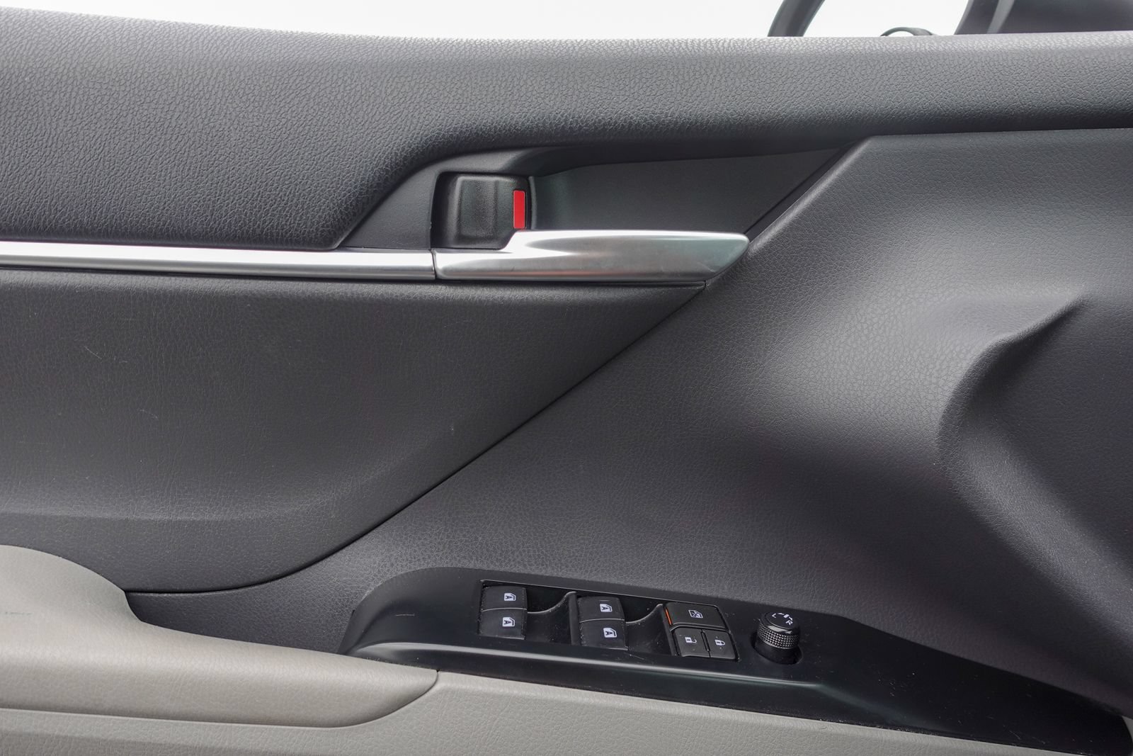Used 2019 Toyota Camry LE FWD image 15