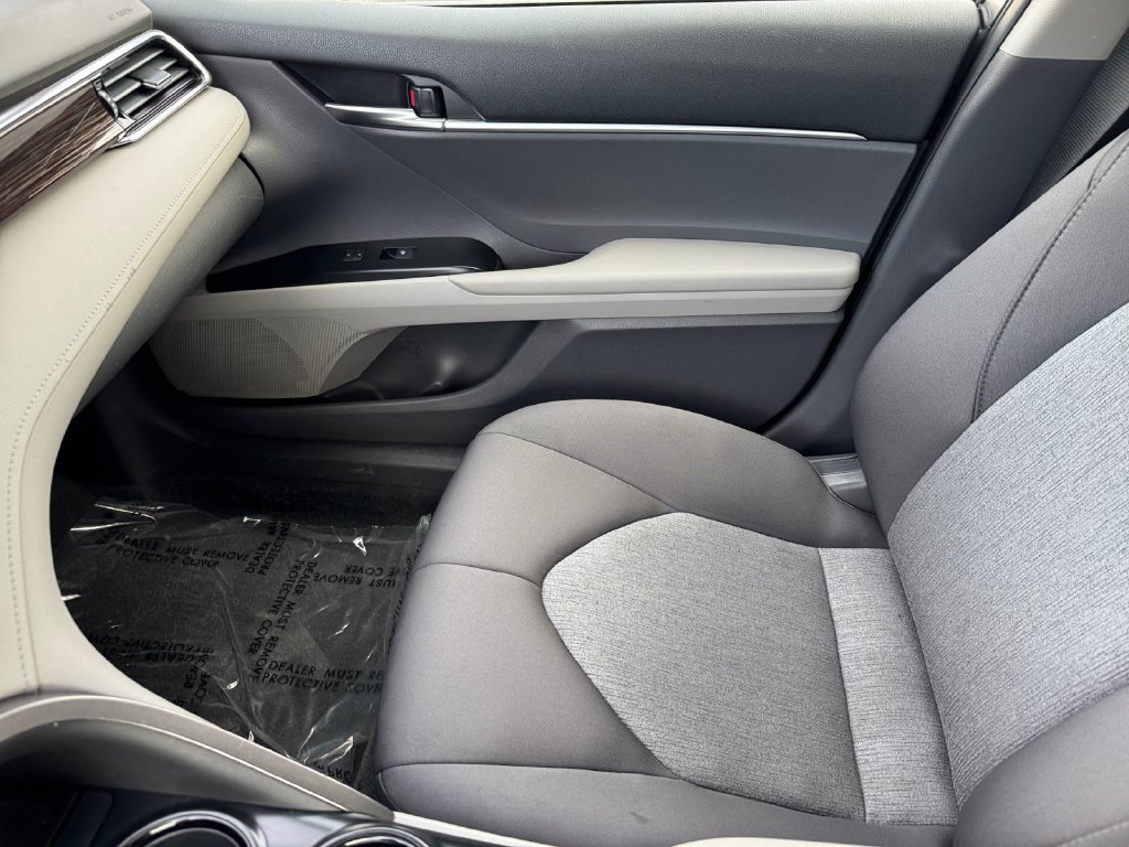 Used 2018 Toyota Camry LE FWD image 30