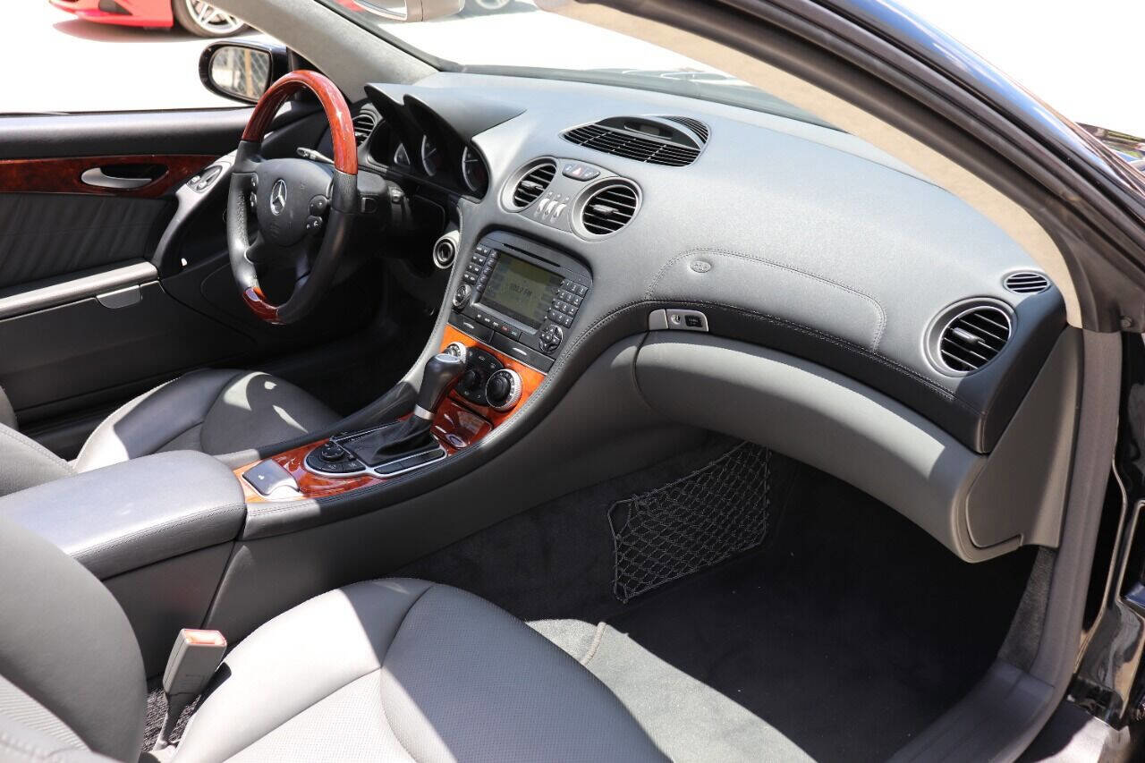 Used 2005 Mercedes-Benz SL 600 image 18