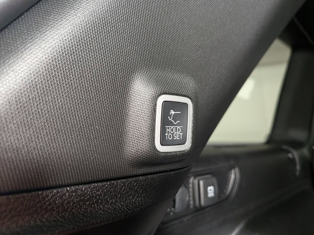 New 2025 Jeep Grand Cherokee Altitude image 12