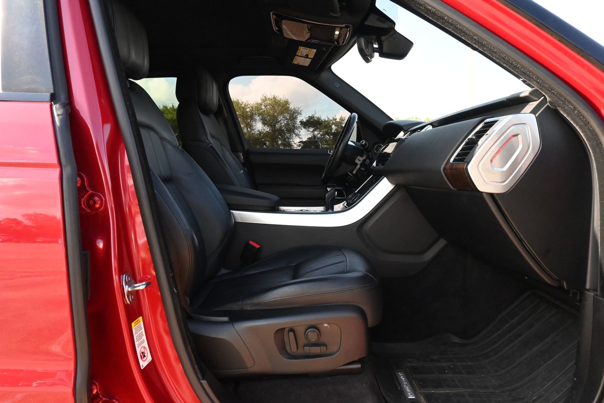 Used 2020 Land Rover Range Rover Sport SE AWD/4WD image 26