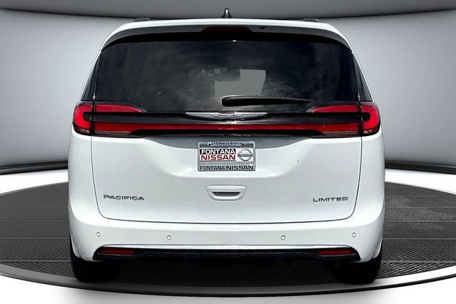 Used 2023 Chrysler Pacifica Limited image 5