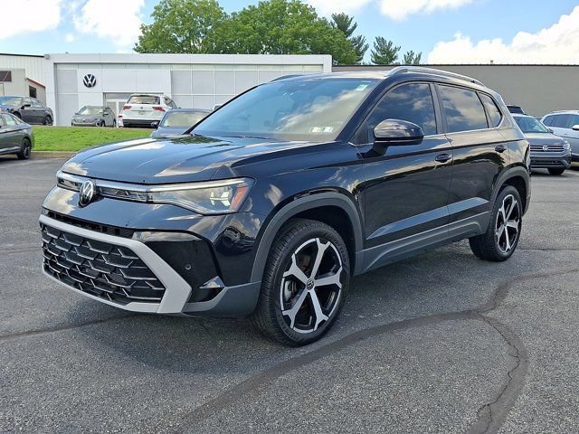 Used 2025 Volkswagen Taos SEL AWD/4WD image 3