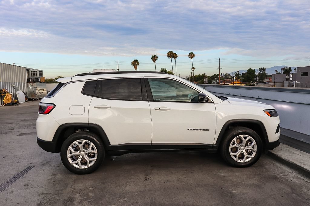 Used 2024 Jeep Compass Latitude AWD/4WD image 12
