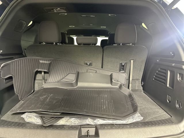 Used 2025 Chevrolet Traverse LT w/ Driver Confidence Package image 26