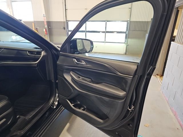 Used 2023 Jeep Grand Cherokee Altitude image 26