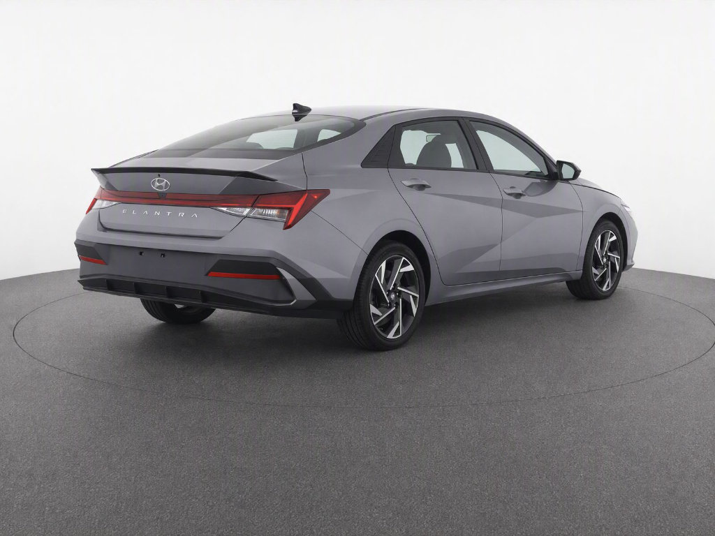 Used 2025 Hyundai Elantra SEL FWD image 4
